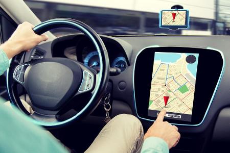 TMC steht im Englischen für Traffic Message Channel - den automatischen Empfang von Verkehrsfunk-Nachrichten und, optional, ...