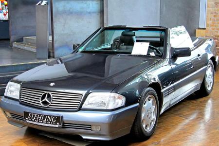 Zeitlose Eleganz - dafür steht der der R129, der Mercedes SL von 1989. Passend gekleidet sind Sie mit diesem 