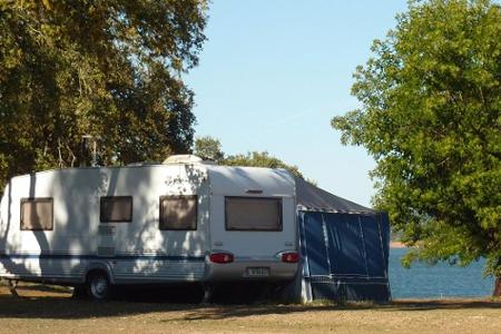 Im Süden des Landes befindet sich auf einer Halbinsel der Campingplatz Markádia. Er liegt mitten in der Natur am Ufer eines ...
