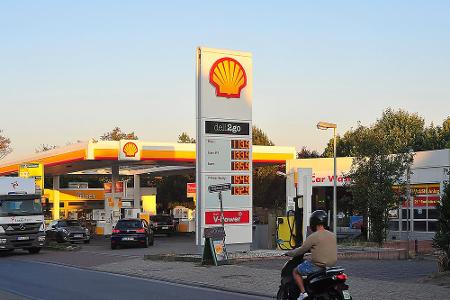 Achten Sie auf eine faire Tankregelung. Sie sollten vertraglich vereinbaren, dass Sie selber tanken. Damit sparen Sie bares ...