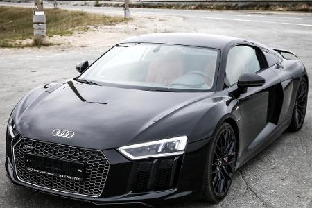 Platz 9 - Audi R8: Der mittlerweile in der 2. Generation gefertigte Mittelmotor-Sportwagen kostet im Schnitt 103.383 Euro. D...