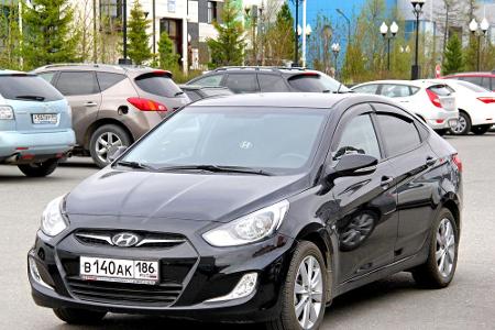 In Deutschland ist das Fahrzeug als Hyundai Accent bekannt, in Russland kennen es die Autofahrer dagegen als Hyundai Solaris...