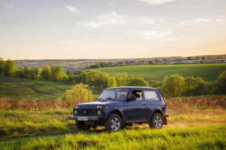 Das wohl am besten bekannte Auto Russlands ist der Lada Niva. Der Verkaufsschlager rollt bereits seit 1976 vom Band. Der Gel...