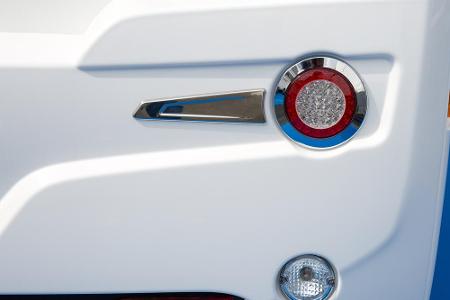 Überprüfen Sie als nächstes die elektrischen Anlagen des Fahrzeugs - nicht nur im Inneren, sondern auch außen. Hierbei sind ...