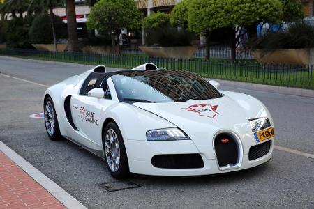 Der Vorgänger des Chirons ist der Bugatti Veyron 16.4. Die Super-Sport-Variante hat im Jahr 2010 bei zwei Testfahrten eine D...