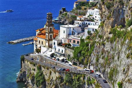 Wir fangen im Süden Europas an. Die Amalfiküste liegt südlich von Neapel und ist ca. 50 Kilometer lang. Der Ausblick auf das...