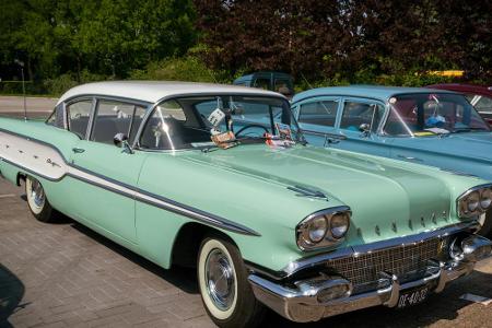 Anfang der 50er war der Pontiac Chieftain das Spitzenmodell der US-Marke. 1958 kam ein komplett überarbeitetes Modell auf de...