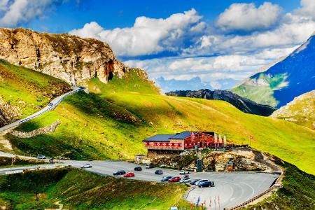 Auch Österreich gehört 2018 zu den Topdestinationen für Wohnwagen-Liebhaber. Wie wäre es mit schönen Wanderungen oder Fahrra...