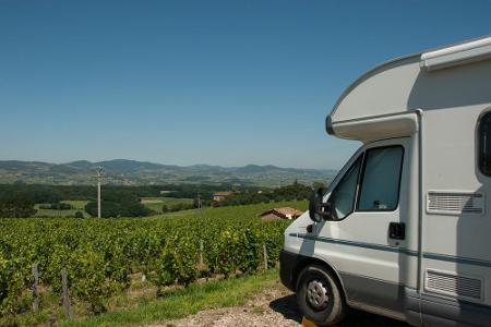 Wie wäre es mit einer leckeren Weinverköstigung oder dem Anblick traumhafter Lavendelfelder? Dann ab nach Frankreich. Die Gr...