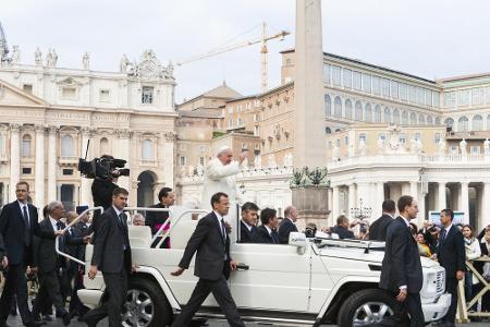 Alle Autos sehen gleich aus? Weit gefehlt. Es gibt viele Autos, die Unikate sind. Papst Franziskus etwa lässt sich in einem ...