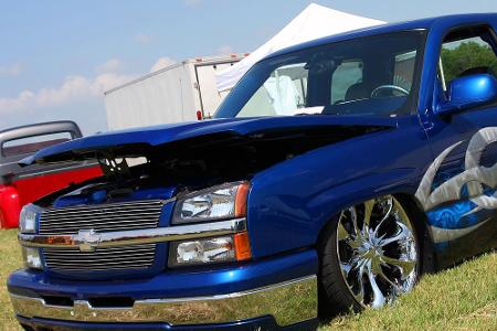 Bei uns in Deutschland eher selten anzutreffen, in den USA weit verbreitet: Lowrider. Extrem tiefergelegte Fahrzeuge.