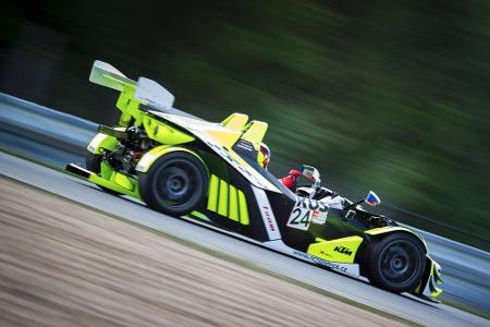 Ein Motorrad auf vier Rädern ist der KTM x-Bow, hier in der Rennversion.