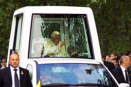 Papst Benedikt bevorzugte die geschlossene Variante des Papamobils.