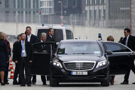 Der ehemalige Bundespräsident Joachim Gauck hatte eine Mercedes S-Klasse als Dienstwagen. Diesen sollte auch die Kanzlerin b...