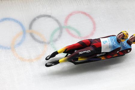 Zum dritten Mal in Folge setzen sich Wendl und Arlt bei Olympischen Spielen die Krone auf und beweisen einmal mehr, dass der Rodelsport fest in deutscher Hand ist. Es war ihr insgesamt fünftes Olympia-Gold!