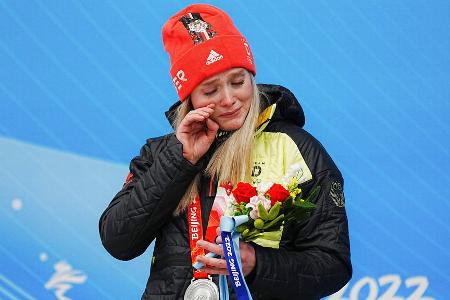 Viel besser hätte das Olympia-Debüt nicht laufen können. Bei ihren ersten Winterspielen sicherte sich Berreiter im Rodel-Einsitzer gleich Silber, was sie auf der Siegerehrung zu Tränen rührte.