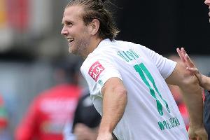 Bremen nach siebtem Sieg in Serie an der Spitze