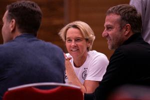 "Ganz wichtiges Jahr": Flick und Bierhoff besuchen DFB-Frauen