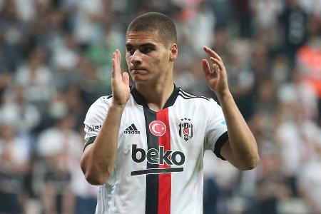 Champions League statt 2. Liga: Das Schalker Eigengewächs ist für eine Saison an Besiktas verliehen, dort stand er vier Mal in der Königsklasse auf dem Rasen. In der Süper Lig läuft es für Bozdogan und den amtierenden Meister keinesfalls rund: Der Ex-Schalker erzielte erst einen Treffer, Besiktas ist nur Siebter.