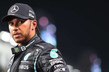 Noch ist Schumacher Rekordhalter mit Blick auf die meisten Podestplatzierungen in Folge. Ganze 19 Mal stand der Deutsche in den Jahren 2001 und 2002 nahtlos auf dem Podium. Hamilton schaffte das Ganze zwischen 2014 und 2015 immerhin 16 Mal. 2022 sind 23 Rennen zu fahren, die Möglichkeit zum Einstellen der Rekordmarke besteht.