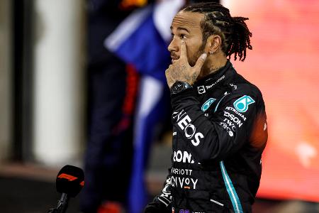 Der Rekord von fünf Titeln in Serie aus 2000 bis 2004 dürfte Schumacher nicht zu nehmen sein. Von 2017 an war Hamilton nah dran, doch dann schnappte Verstappen ihm 2021 die Einstellung des Rekordes in der letzten Runde weg.