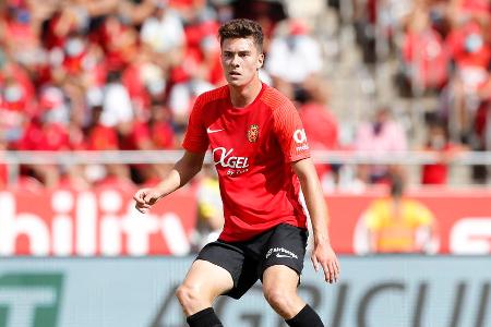 In der Abstiegssaison war der US-Amerikaner mit sechs Saisontoren noch der torgefährlichste Schalker. Wechselte für 3,5 Mio. Euro zu RCD Mallorca, erlebt dort bislang eine Seuchen-Saison: Fehlte aufgrund einer Muskelverletzung acht Wochen lang und stand überhaupt erst ein einziges Mal in Mallorcas Startformation. Weit entfernt von seiner Bestform.