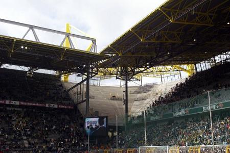 Über die Jahrzehnte wird das Westfalenstadion nicht nur modernisiert, sondern seine Kapazität von ursprünglich nur 54.000 auch deutlich aufgestockt. Zwischen 2002 und 2003 entstehen in einem letzten großen Bauabschnitt in den zuvor offenen Ecken Tribünen. 