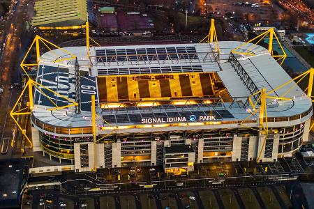 ... steht an der Strobelallee im Dortmunder Westen und bietet bei Bundesligaspielen 81.365 Zuschauern Platz. Anlässlich des 1000. Spiels im Westfalenstadion blicken wir zurück auf die ereignisreiche Geschichte der Heimspielstätte des BVB, die schließlich am 2. April 1974 eröffnet wurde. ... steht an der Strobelallee im Dortmunder Westen und bietet bei Bundesligaspielen 81.365 Zuschauern Platz. Anlässlich des 1000. Spiels im Westfalenstadion blicken wir zurück auf die ereignisreiche Geschichte der Heimspielstätte des BVB, die schließlich am 2. April 1974 eröffnet wurde.