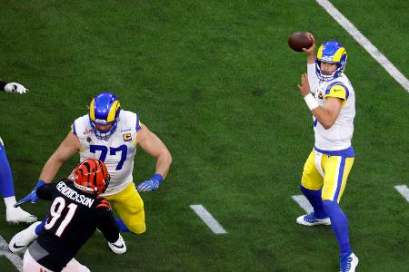 Am Ende setzen sich jedoch die Rams um Quarterback Stafford durch, der drei Touchdown-Pässe wirft, aber auch zwei Interceptions verschuldet.