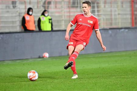 Erwischte keinen guten Start. In seinem Rücken fand Reus die entscheidenden Lücke vor dem 0:1. Berappelte sich aber mit der Zeit und wurde dann zum besten Verteidiger seiner Farben. Verhinderte später gegen Malen wohl einen sicheren Einschlag (42.). Seine leichtsinnigen Momente am Ball hätten sich aber mehrfach fast gerächt.
