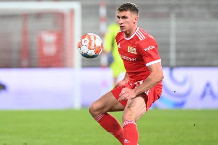 Startete fahrig am Ball und fungierte lange Zeit nicht als der erhoffte Ruhepol im Mittelfeld. Wurde vom BVB durch Kombinationen viel bewegt, schenkte so teilweise die Hoheit im Raum vor der Abwehr her. Nach der Pause dann mit besseren Zweikampfwerten voll im Spiel.