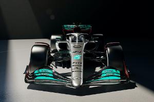"Nie gesagt, dass ich aufhöre": Hamilton ist zurück im silbernen Mercedes