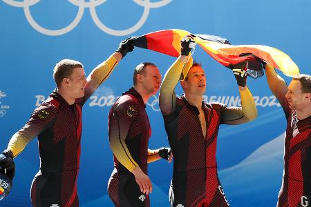 Die 24. Olympischen Winterspiele in Peking sind Geschichte. Die deutsche Mannschaft landete mit insgesamt 27 mal Edelmetall auf dem zweiten Platz im Medaillenspiegel. Während es im Eiskanal von Yanqing so gut läuft wie noch nie, gibt es in Peking und der Bergregion Zhangjiakou auch einige bittere Momente. Das Olympia-Zeugnis der deutschen Athleten: Die 24. Olympischen Winterspiele in Peking sind Geschichte. Die deutsche Mannschaft landete mit insgesamt 27 mal Edelmetall auf dem zweiten Platz im Medaillenspiegel. Während es im Eiskanal von Yanqing so gut läuft wie noch nie, gibt es in Peking und der Bergregion Zhangjiakou auch einige bittere Momente. Das Olympia-Zeugnis der deutschen Athleten: