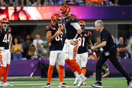 Wie verwandelt kommen die Cincinnati Bengals aus der Pause und drehen das Spiel. Nach dem dritten Viertel steht es 20:16.