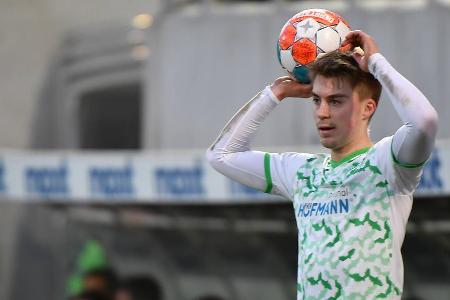 Hatte gerade nach der Einwechslung von Gnabry seine Seite nur noch selten im Griff. Stand vor dem 1:1 ganz schlecht und kam dann nicht hinterher. Auch der zweite und vierte Gegentreffer fiel nach Stellungsfehlern über seine Seite. Großer Schwachpunkt in der Fürther Abwehr.