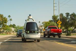Roboterauto mit Außenairbag