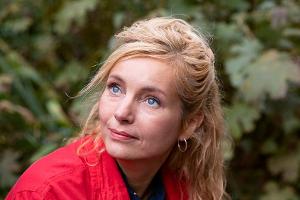 Schauspielerin Nadja Uhl ist "am FKK-Strand aufgewachsen"