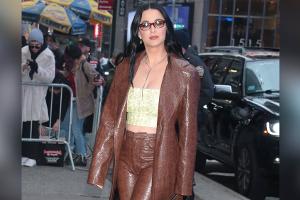 Katy Perry zeigt Bauch in Crop-Top: Ist sie zum zweiten Mal schwanger?