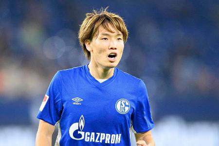 Schalke hätte für den Abwehrchef, der eigentlich Manchester City gehört und bis zum Saisonende ausgeliehen ist, eine Kaufoption. Allerdings liegt diese laut 'WAZ' bei 4,5 Millionen Euro. Eine Verpflichtung käme wohl nur bei einem Aufstieg in Frage. Itakura selbst betonte zudem, 22/23 definitiv erstklassig spielen zu wollen.