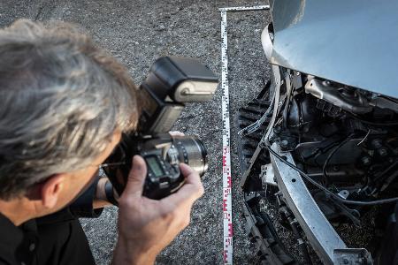 50 Jahre Mercedes-Benz Unfallforschung: Die Realität als Maßstab 50 years of Mercedes-Benz Accident Research: Reality as the yardstick