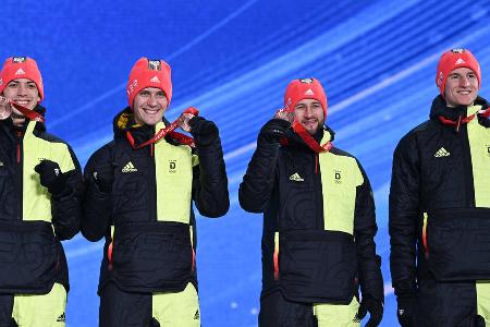 Mit großen Hoffnungen und Karl Geiger als Spitzenreiter im Gesamtweltcup waren die deutschen Springer angereist. In China lief es zunächst überhaupt nicht. Am Ende sprangen immerhin einmal Einzel-Bronze für Geiger und das versöhnliche Team-Bronze heraus. Bei den Frauen holte Katharina Althaus Silber. In Erinnerung bleibt zudem das frühe Aus im Mixed nach Althaus' Disqualifikation.