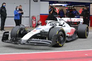 Vettel muss Feuer löschen
