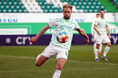 Hielt das Zentrum sehr kompakt und machte gegen den Ball viel richtig. Immer wieder aber mit entscheidenden Schwachpunkten: Schaltete vor dem 1:1 viel zu früh ab, um auf Abseits zu plädieren. Hatte dann beim Eigentor zum 1:2 viel Pech (61.).