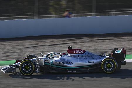 Die Formel 1 hat drei Tage lang in Barcelona für die anstehende Saison getestet. Wie haben sich Mick Schumacher im Haas, Sebastian Vettel im Aston Martin und Lewis Hamilton im Mercedes geschlagen? Welche Zeiten setzte und wie viele Runden drehte Max Verstappen im neuen Red Bull? Wer dominierte die drei Tage? Hier gibt es die Antwort: Die Formel 1 hat drei Tage lang in Barcelona für die anstehende Saison getestet. Wie haben sich Mick Schumacher im Haas, Sebastian Vettel im Aston Martin und Lewis Hamilton im Mercedes geschlagen? Welche Zeiten setzte und wie viele Runden drehte Max Verstappen im neuen Red Bull? Wer dominierte die drei Tage? Hier gibt es die Antwort: