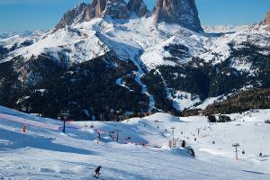 "Grüner" Schnee und weiße Berge: Das UNESCO-Welterbe Dolomiten lockt