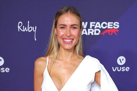 Alena Gerber dreht Actionfilm mit John Malkovich Alena Gerber dreht Actionfilm mit John Malkovich