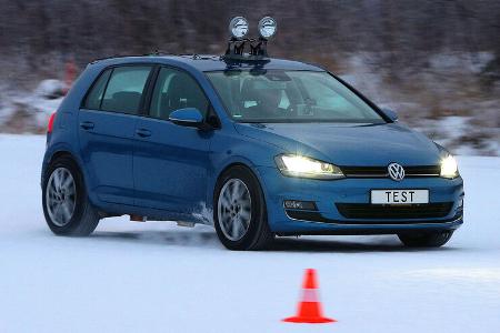 09/2021, ADAC Winterreifentest 2021 VW Golf im Schnee