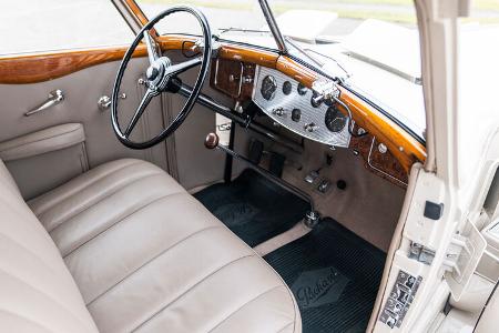 Packard Deluxe Eight Stationary Coupe (1932)