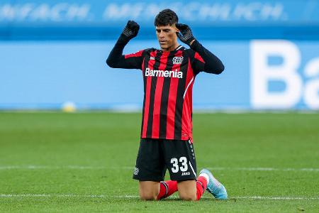 Verteidigte aufmerksam nach vorne und stoppte die Angriffe der Bayern teilweise schon 30 Meter vor dem eigenen Tor. Fand mit Bakker so eine gute Balance, die Coman phasenweise kaltstellte. Kollidierte vor dem 0:1 unglücklich mit Tah und leitete so den Gegentreffer mit ein.