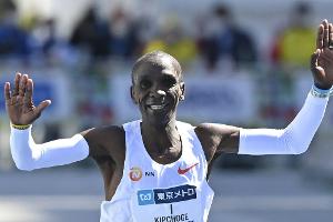 Marathon: Kipchoge gewinnt auch in Tokio